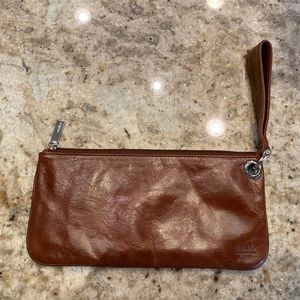 HOBO brown leather wristlet/clutch in gently used condition